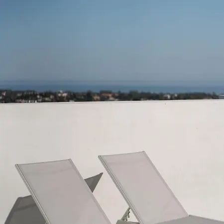 Domillion Paraiso Pueblo 2bdr W Rooftop Terrace Lägenhet Estepona